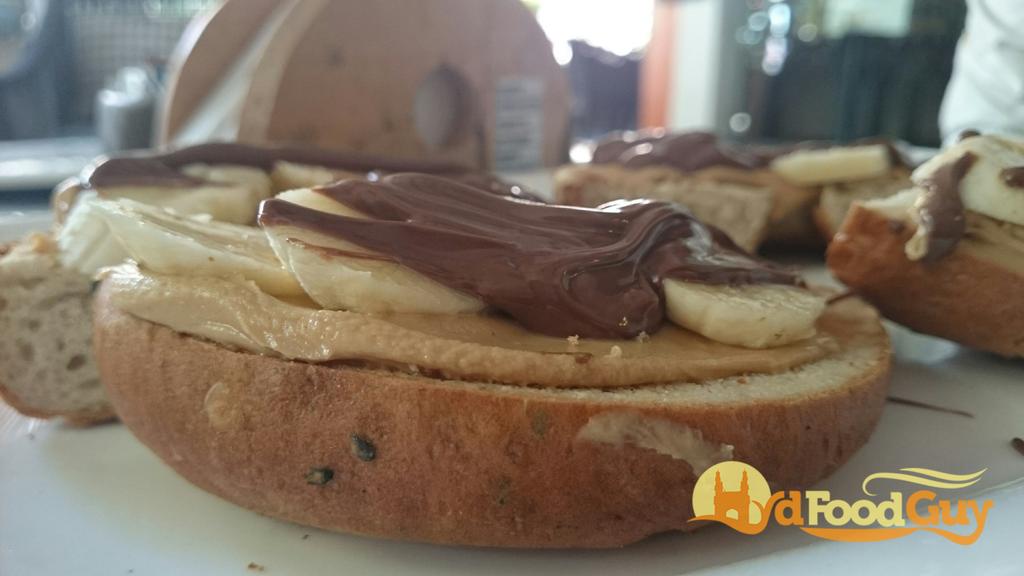 indyan's tweet photo. #MumbaiOnMyPlate #003 #TheBagelShop with @_eattt and @DaCalorieMisfit http://t.co/XblN0fAscu