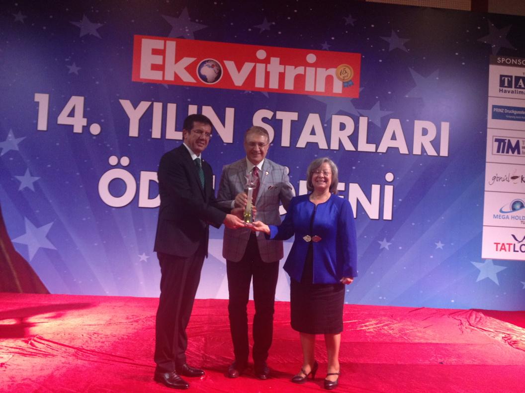 Yılın Üniversite Ödülünü Sn.Bakanımızdan aldık.Bu gururu
tüm çalışanlarımız ve öğrencilerimize borçluyuz.