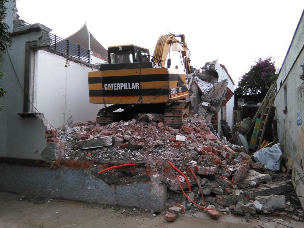 <a href="/ObSnPdelosPinos/">Sn. P. de los Pinos</a> una casa menos igual a un edificio más :-(