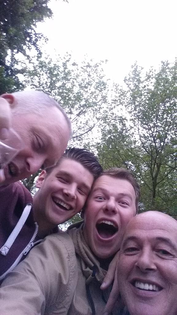 VVIJVA2's tweet photo. Een memorabel seizoen gister afgesloten met een gezellige bbq! En natuurlijk ook de trainers, Cor en Rutger bedankt! http://t.co/Xuv0uFtbiW