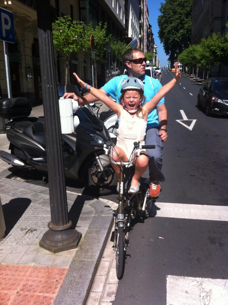 CycleHackBilbao's tweet photo. Y para cerrar hoy toca ruta underground con @TourneBilbao , ¡para allí vamos! #CycleHackBilbao #cyclehack http://t.co/diIuEW98Oy
