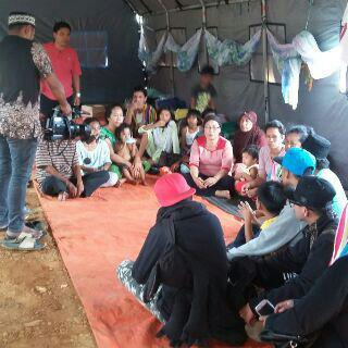 Stopless_mksr's tweet photo. Kk2 lgi di lpangn tembak bau2 untk korban kbkaraan :) @cahudance @arsalstop @DazeStop @Angga_Dirgha @rifki_almuchram http://t.co/OM8gtUIb87