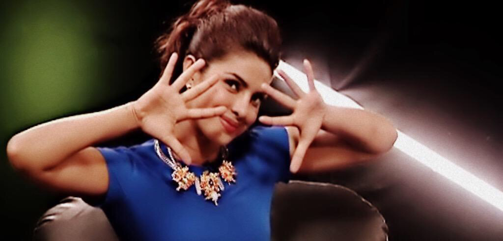 priyankachopra's tweet photo. 10 million reasons why I feel so loved!10 million reasons why I’m the luckiest! #10MillionPCmaniacs thank u so much! http://t.co/AL6x4C7lUj