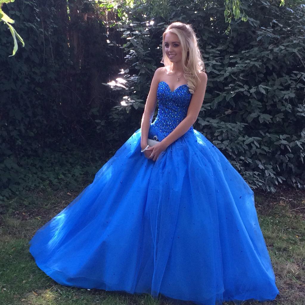 terridurrant's tweet photo. Lilli looking beautiful @ her prom 19/6/15 http://t.co/6xwcpnMWn0