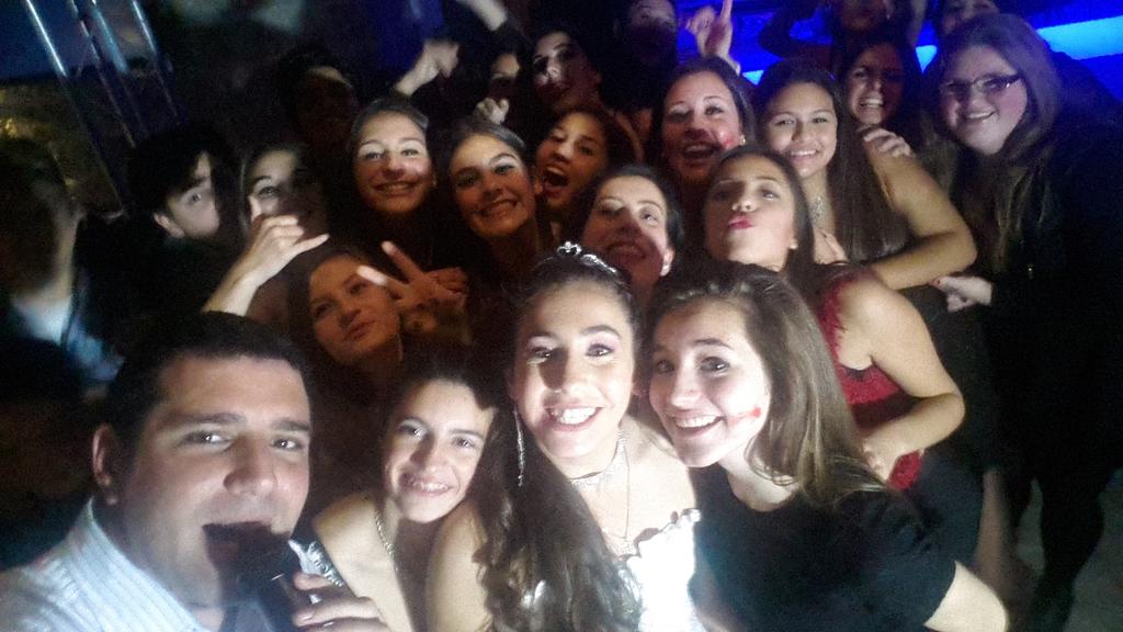 EventosDelfina's tweet photo. Hoy #Los15deMile !! http://t.co/tjUrccSLBr