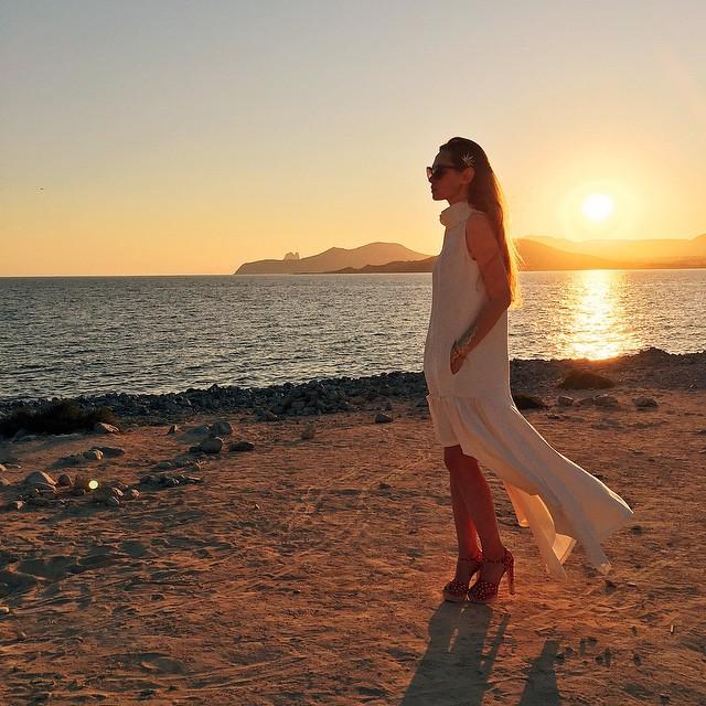 InstaIbiza's tweet image. Parties in front of the sea are always somehow special. ☀️🌊 #ibiza #sunsetibiza #whitepart… ift.tt/1GA2o5E