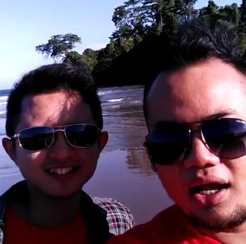 Baref_Friends's tweet photo. Duo JAMGI waktu lg di Pantai Pelang Trenggalek 😊#BarefFriends @BarefKDI15_ @NovalKDI15 http://t.co/StRa5MR4an