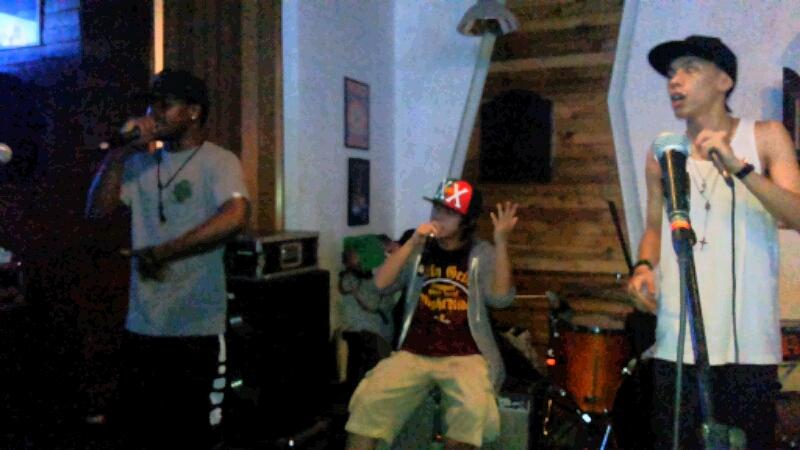 a_y_p_l_r07's tweet photo. Dope Music Last night @ Treehouse!!!
#FeteDelaMusique #hiphop #LDPeace @ABRAOFFICIAL @derangedpoet @Misterderanged http://t.co/Yh4XDFLY6E