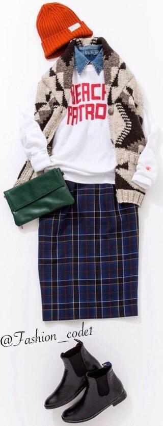 白のロゴスウェット☆
着回し力も抜群♪

シンプルなので、一枚で着ると味気なくなってしまう心配もあるので、レイヤードすることが肝心☆