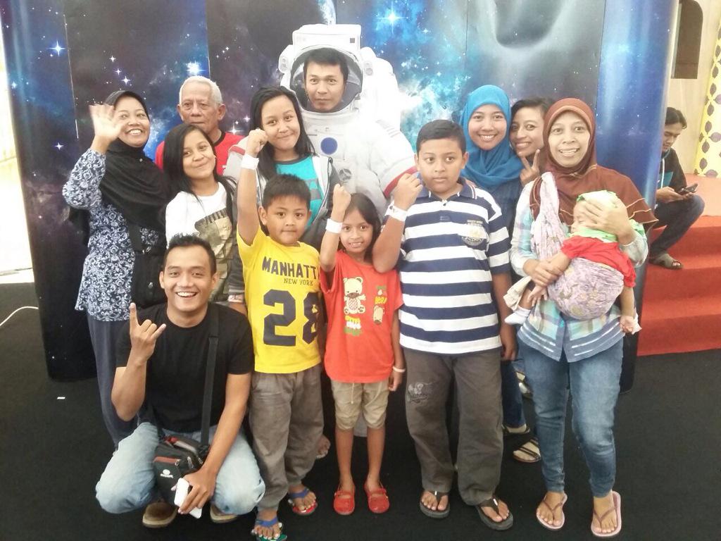 space_INA's tweet image. Suasana hari terkhir kami di kota Solo dan keseruan pengunjung di area photoboth di atrium @The_Park_Solo