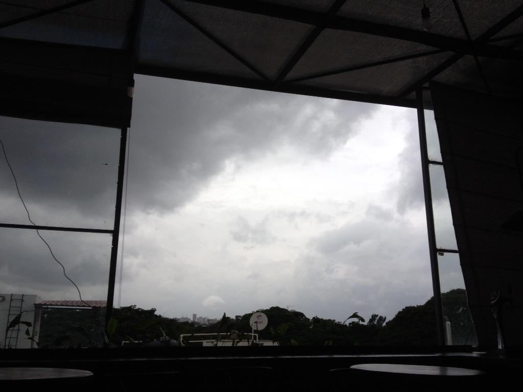 SanthNaidu's tweet image. #Beautiful afternoon , brunch with my ex-boss ! #hummingtree