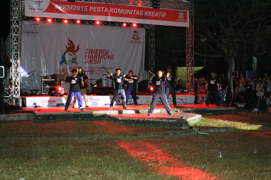 IncReg's tweet photo. Indonesian nuchaku club http://t.co/0G2HNN88Rq