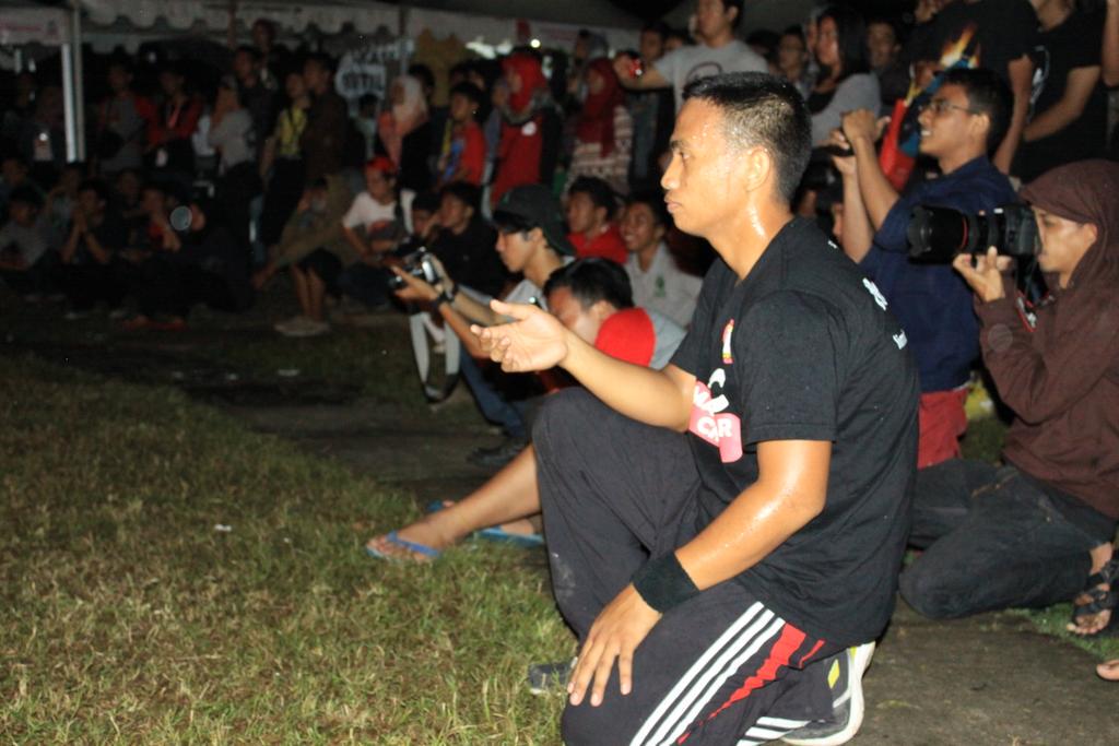 IncReg's tweet photo. Indonesian nuchaku club http://t.co/esZ64Ha10R