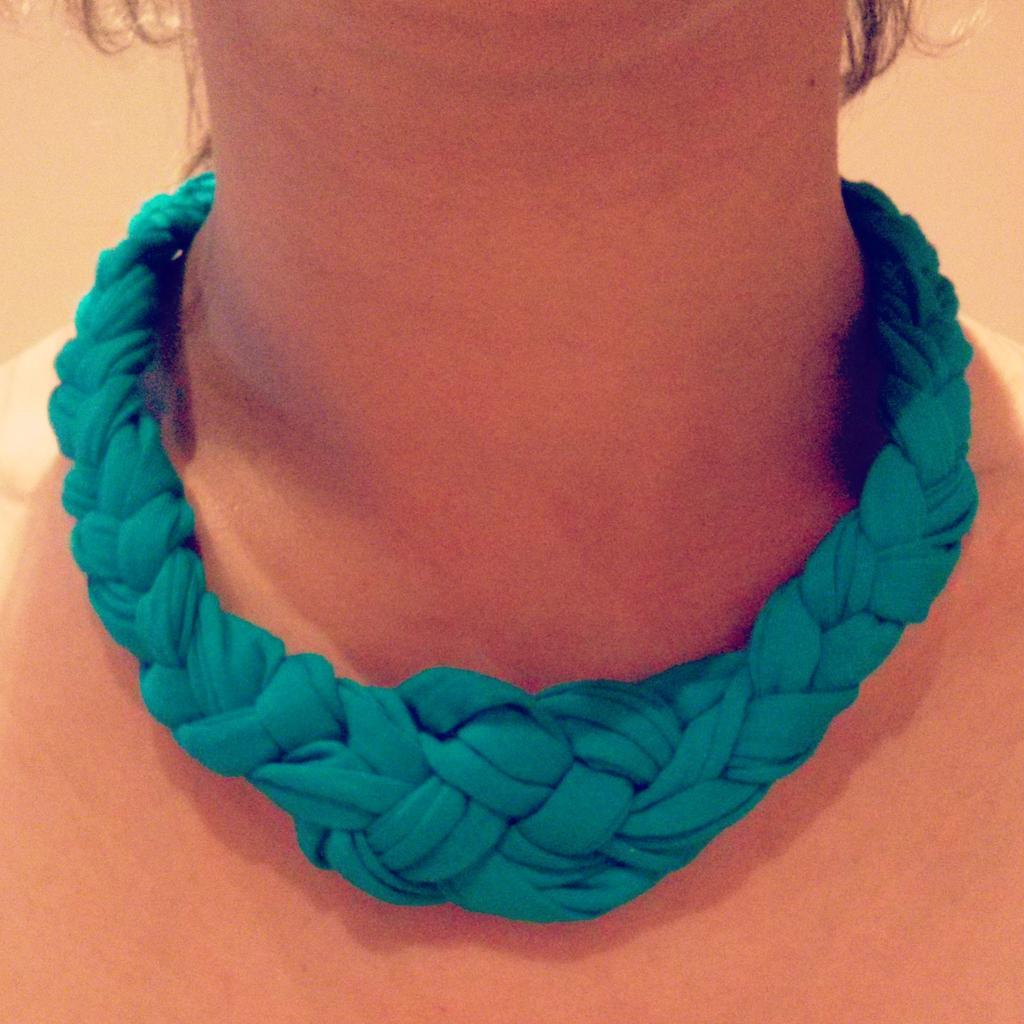 aivasan3's tweet photo. La bienvenida al verano con nuevos modelos de collar. Alegra tu día con colores vivos! Te esperan en la web! #aivasan http://t.co/XXNqkXeRNb