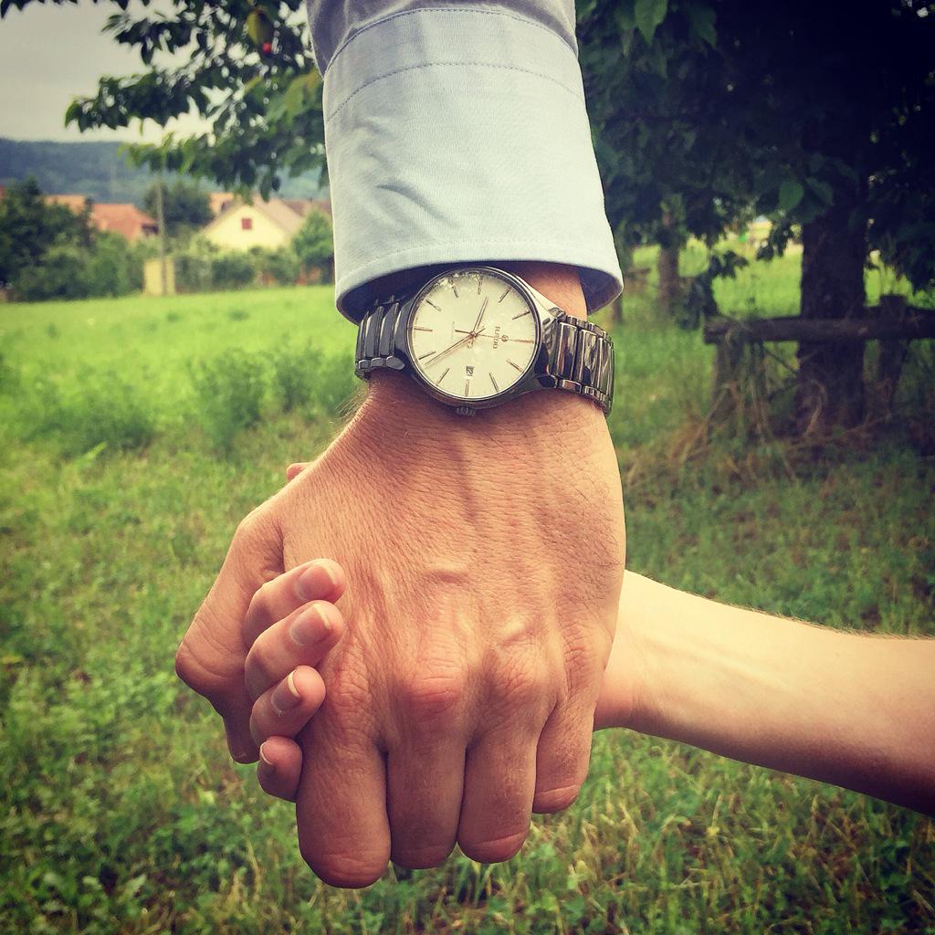 rado's tweet photo. #Rado wishes happy Father’s day to all the fathers! With the Rado True in plasma ceramic.#FathersDay #PlasmaCeramic http://t.co/JE0dmWujtv