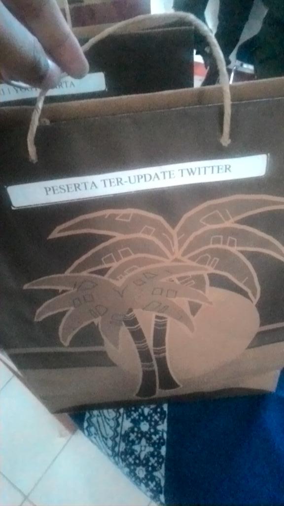 marmuteko17's tweet photo. Alhamdulillah dpt hadiah hehehe makasih @MenwaUAD &amp; tmn2 semuah http://t.co/3NpNcuzVWw