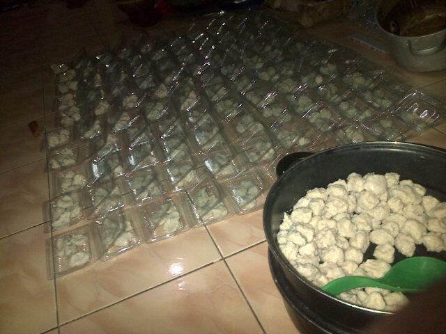 Pesenan buat bukber di masjid,,sudah aman..somaiiiiiii mang otet..