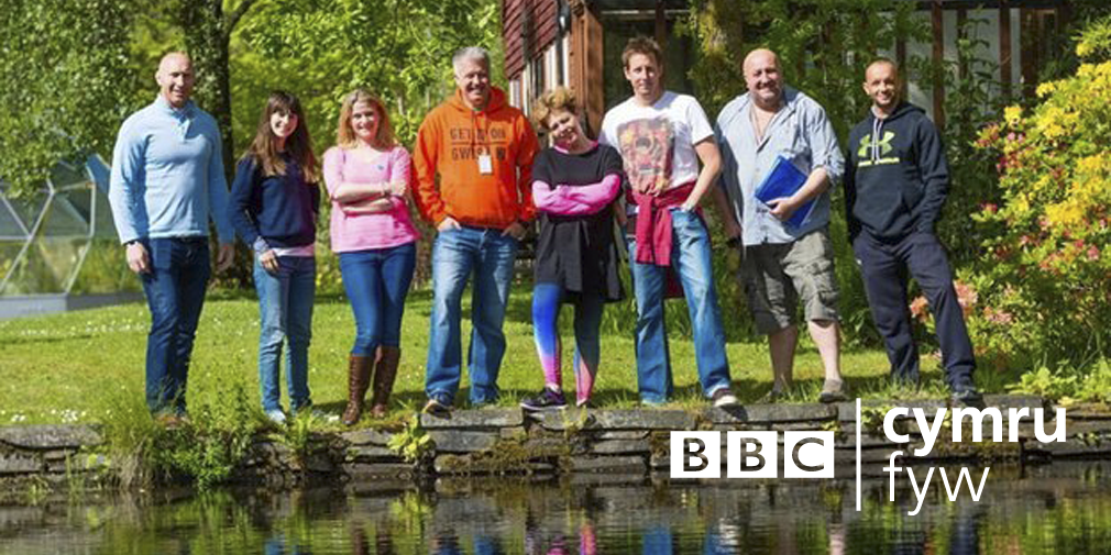 Llongyfarchiadau @SheenCaroline enillydd <a href="/S4cariad/">Cariad@Iaith</a>. Daliwch ati bawb arall a <a href="/DerekTheWeather/">Derek Brockway - weatherman</a>  bbc.in/1Bv58SK