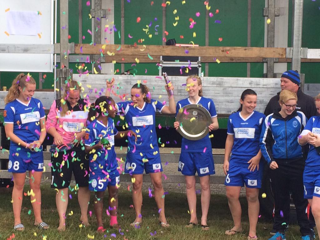 BSDrenthe's tweet photo. De Zandhappers zijn 2e geworden en de winnaars zijn de dames van VIOD Driezum #BSD #BEACHSOCCERDRENTHE #BEACHSOCCER http://t.co/XE8zWeW7Cx