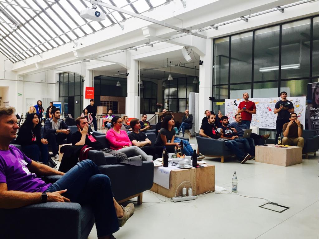 Intel_DE's tweet photo. Gespannte Stille während der finalen Pitches nach 48 Stunden. #WDH15 #wearables #hackathon #munich http://t.co/87t8mdLIi6