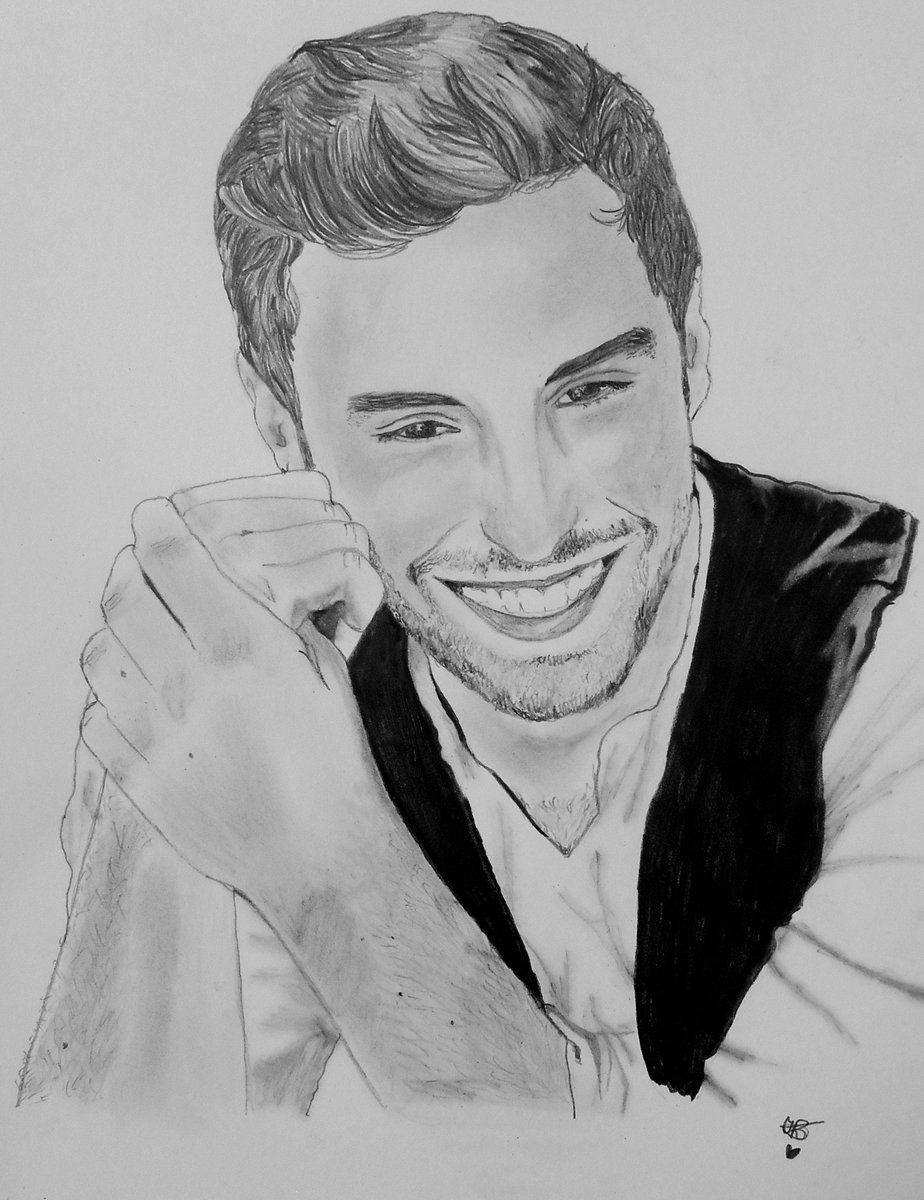 ilses_d's tweet photo. Portrait of @manszelmerlow 
Approx. time: 23 hours
Drawn with 4 different pencils (1H, HB, 5B &amp; 7B) http://t.co/DFysPQYjPQ
