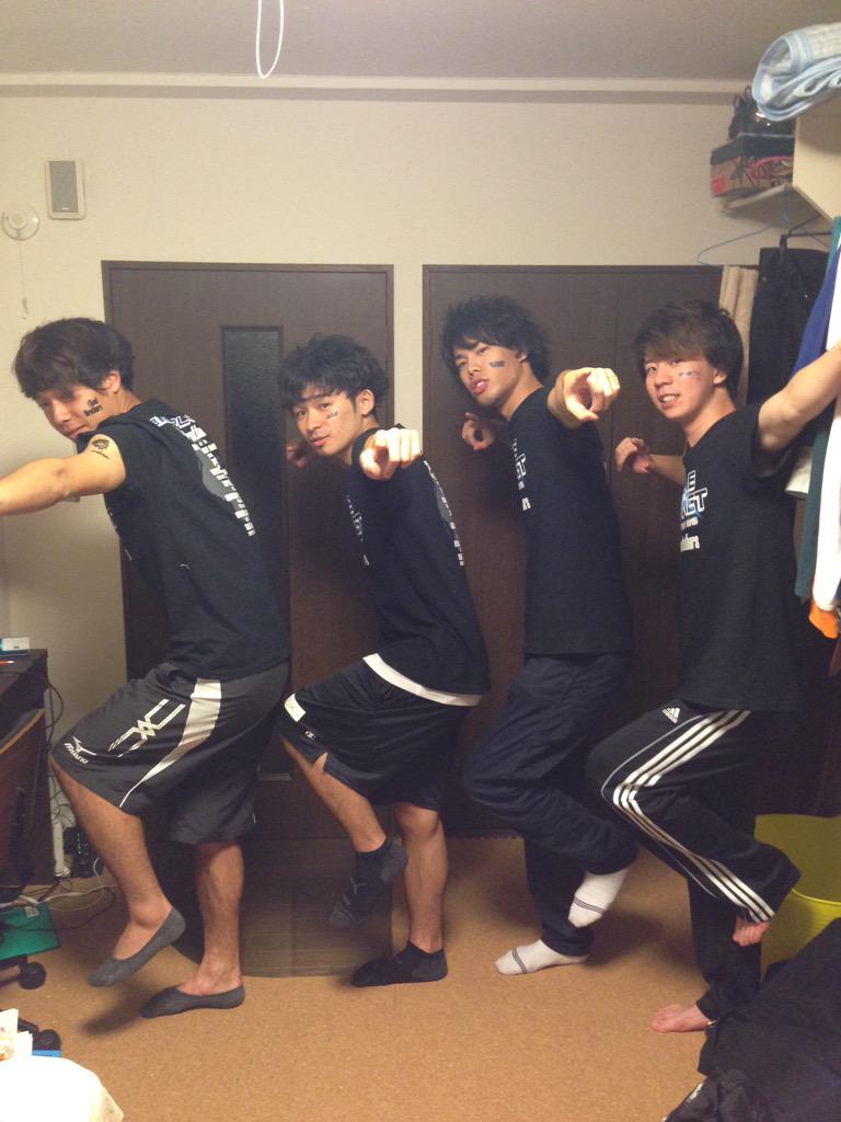 yuogishi05011's tweet photo. いやはや…三代目のライブほんと楽しかった！！
最後のMCで僕たち4人組を健二郎さんにランニングマンでいじってもらえました（笑
ほんとに最高の思い出になりました！次回のライブはランニングマン仕上げて参戦します！笑 http://t.co/nAl85BOYfz