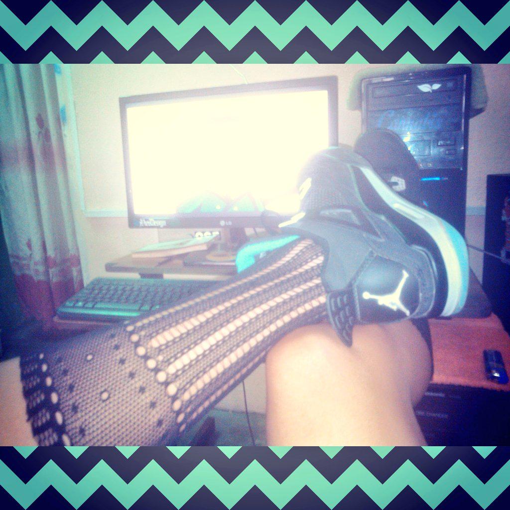 inayamcrap's tweet photo. #MusicIsMyWorld http://t.co/4k7fuUaoa4