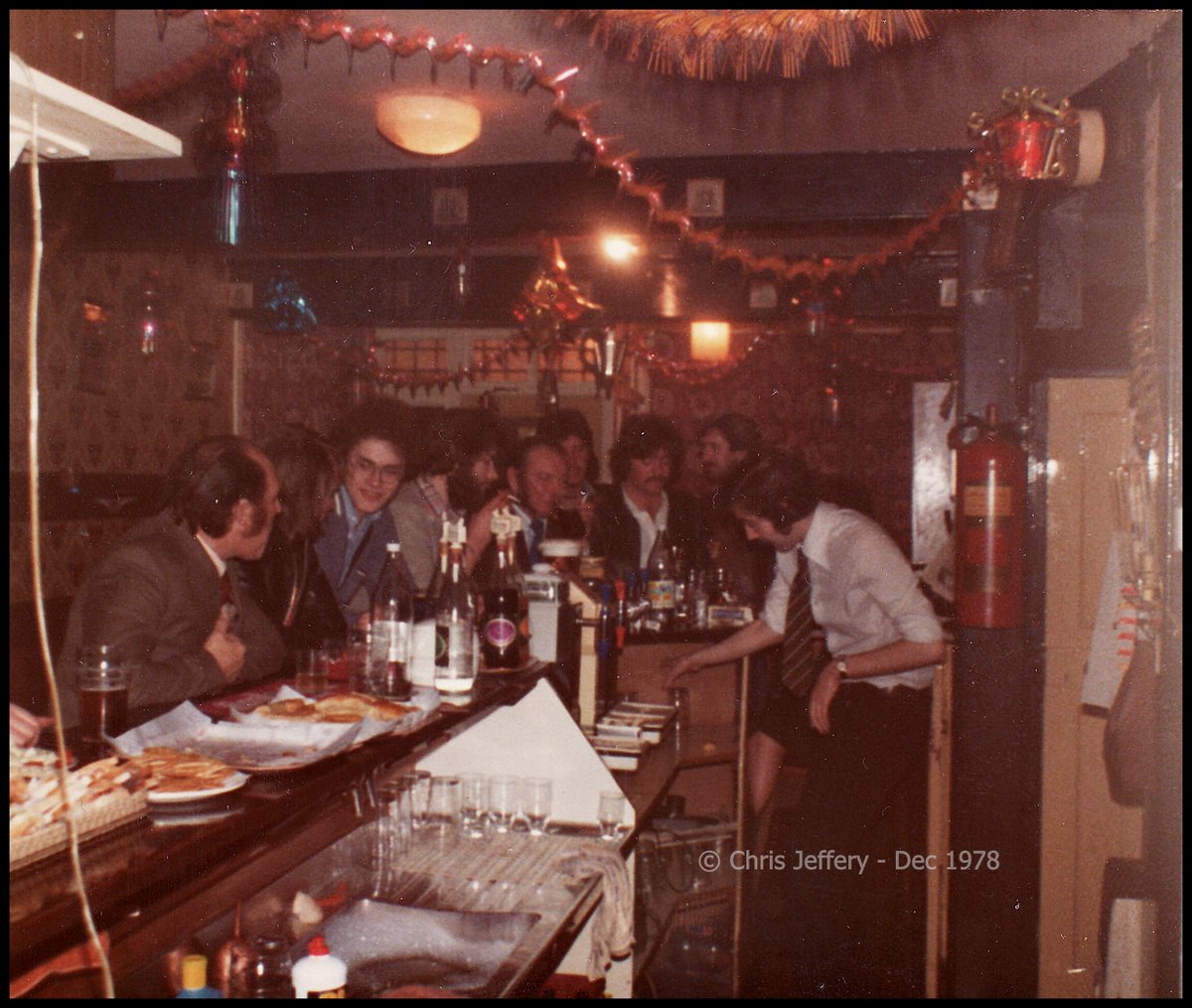 ChrisJeff888's tweet photo. @ShitChester @CAMRACaSC @TheShipVictory  Christmass 1978 in The Ship Victory.... http://t.co/di3k7T7rBa