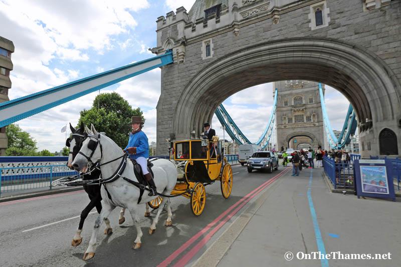 ThamesPics's tweet image. New Waterloo Dispatch crossing the Thames at Tower Bridge earlier today #Waterloo200