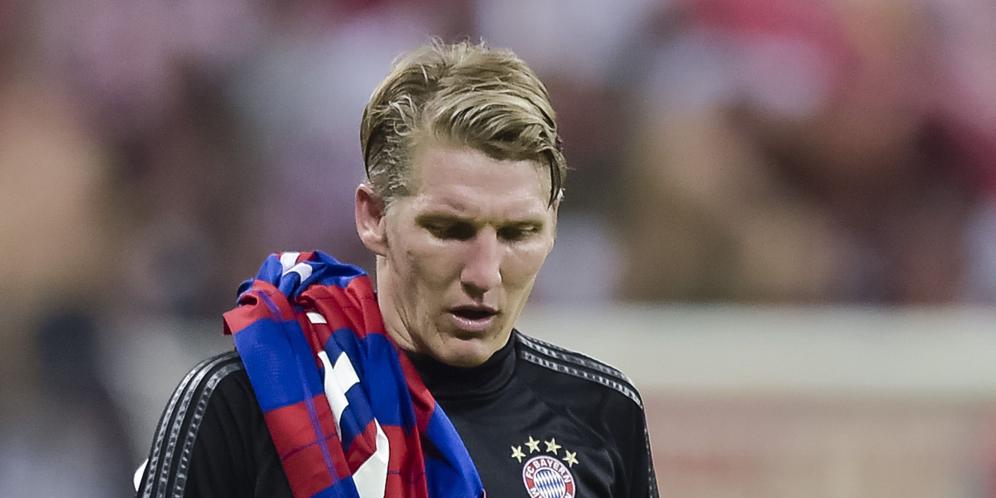 Bolanet's tweet photo. http://t.co/6Y1l3JlnzF | MU Kian Dekat ke Schweinsteiger? http://t.co/Q4hcLqIoxf