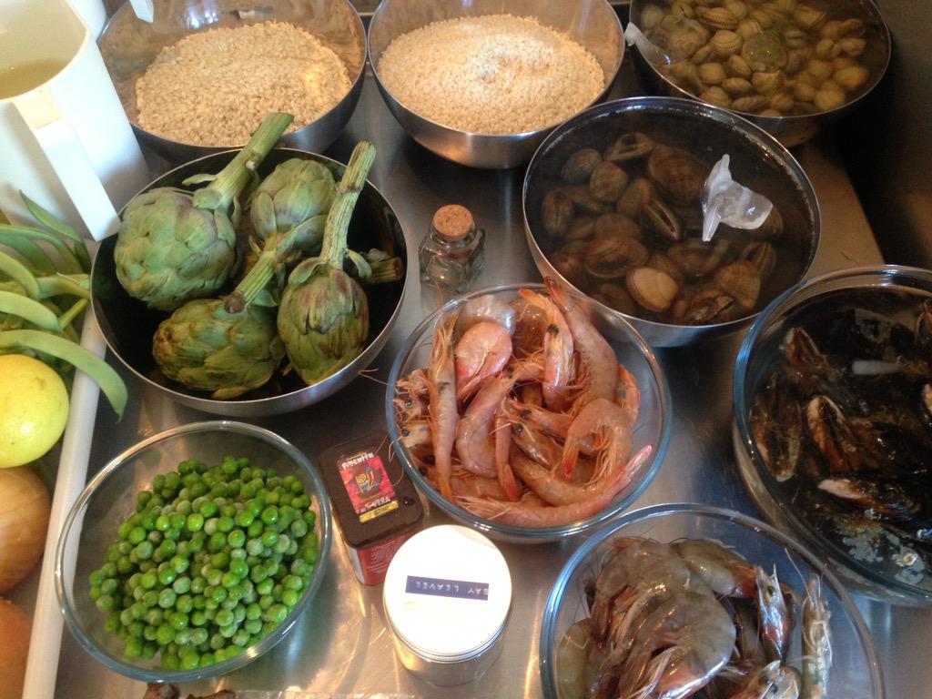 ELGUSTOESNUE's tweet photo. Planazo para el domingo, arroz negro con rape, risotto de setas y alcachofas, arroz caldoso... http://t.co/uh5nLyrbFh