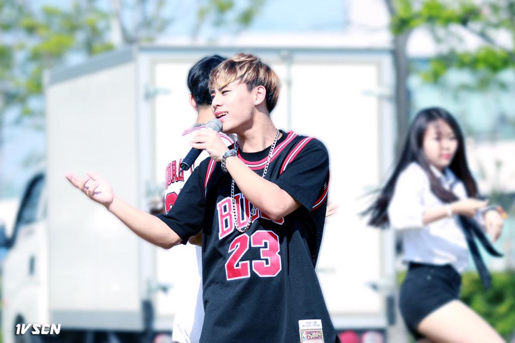 1vscn's tweet photo. 150529 부산항축제 #원보이시스 #E_Stun 원본:http://t.co/1tEOpaIsnv 보고싶다(⁎⁍̴̛ᴗ⁍̴̛⁎) http://t.co/RhvOv4NOr2