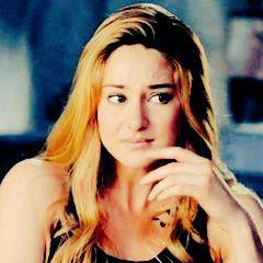 ShaiAsBooks's tweet photo. Shailene Woodley and The infinite sea (by @RickYancey ) http://t.co/dry6MNit1d