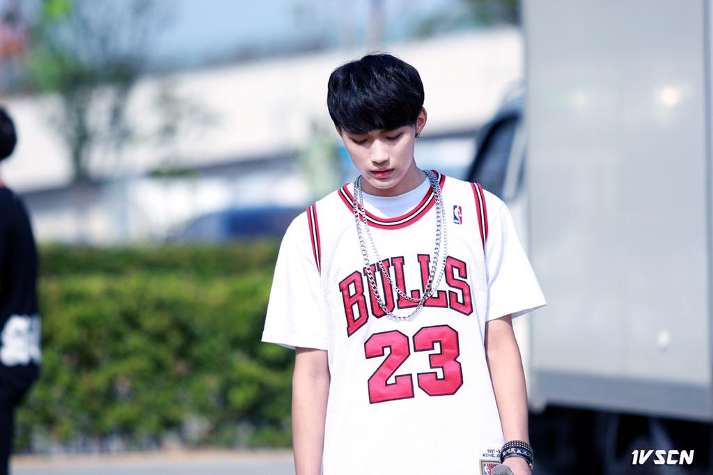 1vscn's tweet photo. 150529 부산항축제 #원보이시스  #J_Han 원본:http://t.co/1tEOpaIsnv 다들 잘 지내고 있어요?☺️ http://t.co/VfMtDpsBix