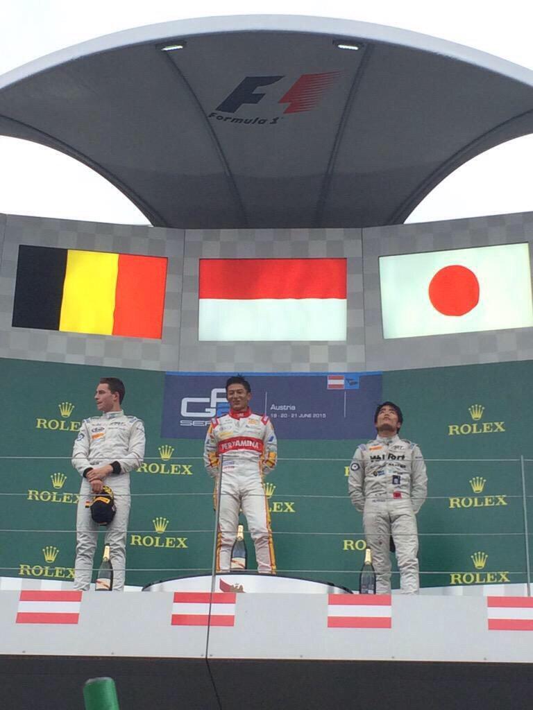GNFI's tweet photo. Indonesia Raya berkumandang di GP-2 Austria. Selamat @RHaryantoracing kami bangga! http://t.co/PFNwLhAqyO