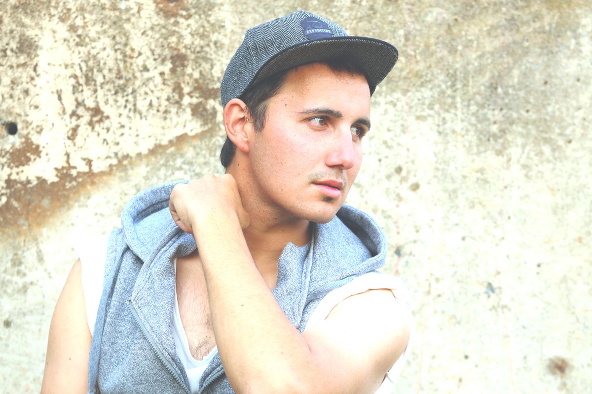 robin_leask's tweet photo. Back on Twitter! Let's Tweet :-P Here's a photo from my new photoshoot that was done yesterday... Thanks @ShaneNagel http://t.co/JznjpEJsmU