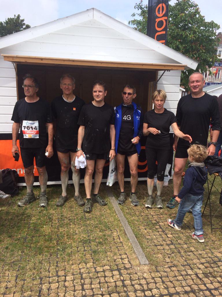 JessRiva's tweet photo. Encore d'autres coureurs #Orange ! bravo à eux ! #Transbaie2015 http://t.co/qqqyJixaqU