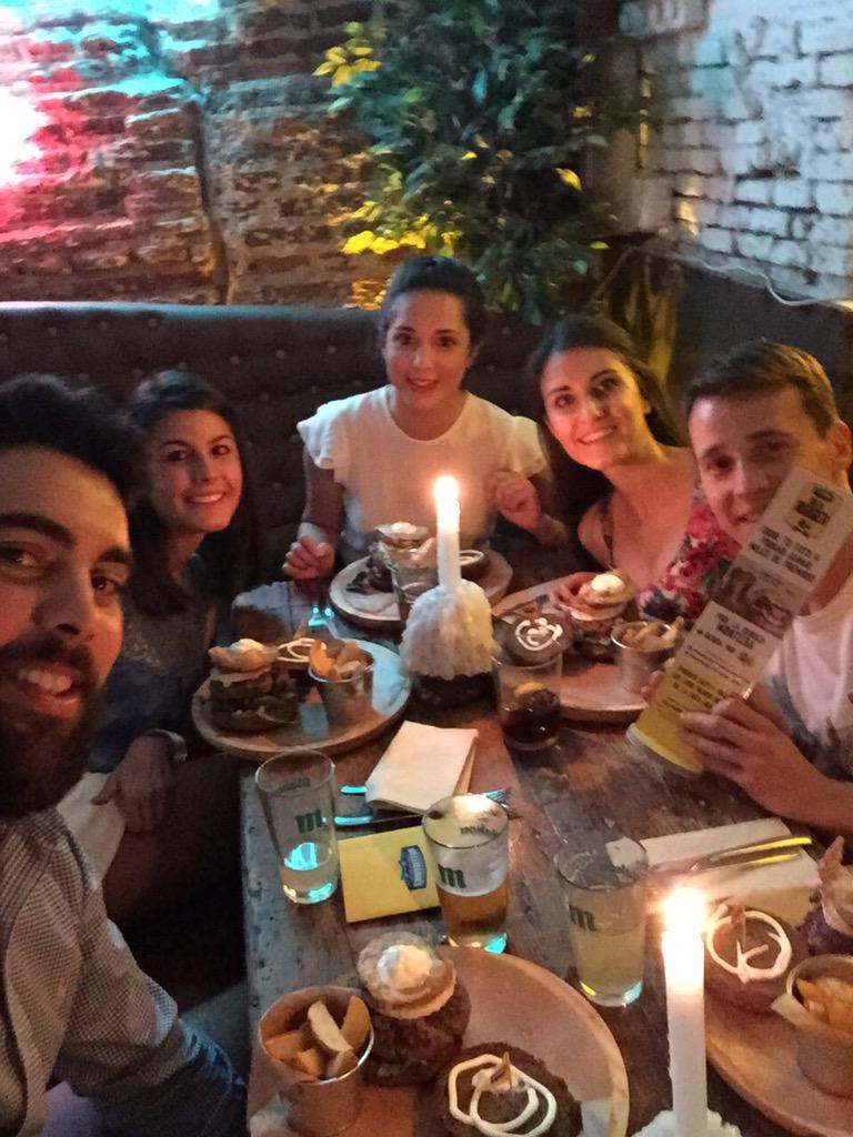 BegoMartinMU's tweet photo. Buena cenita la de anoche con hamburguesa Hellmanns #RutaBurguer en el @Amargo_place http://t.co/Ivh4P14VoN