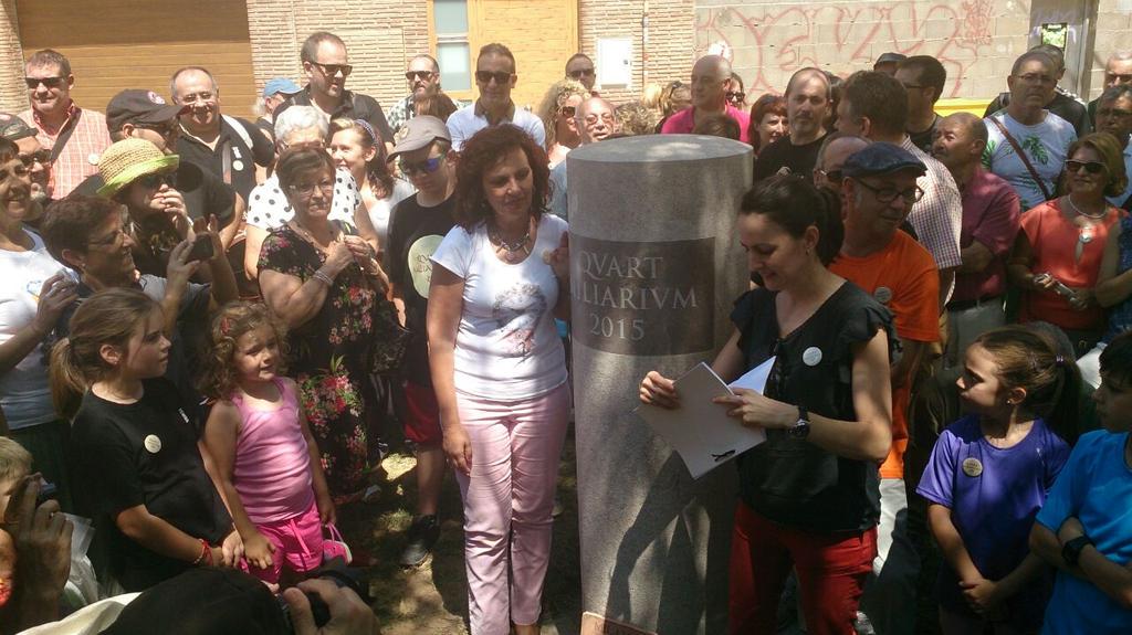 CulturaQdP's tweet photo. Centenars de persones han fet realitat el Mil•liari #quartdepoblet #proquartmiliarium http://t.co/kWFn9gaeAS