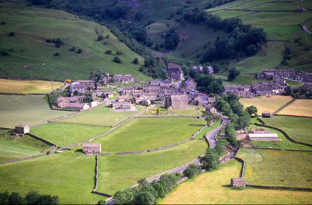 dalestrail's tweet photo. Lovely photo of Gunnerside nestling in Swaledale. http://t.co/eBcd4xgpCA Thanks to David Boness for use of the photo. http://t.co/tIMs9phh41