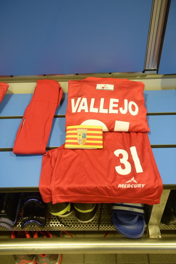 RealZaragoza's tweet photo. ¡Preparada la guarida de los #Inmortales en el Gran Canaria! Vestiremos completamente de rojo. #ZaragozaNuncaSeRinde http://t.co/Ct7yod6fxZ