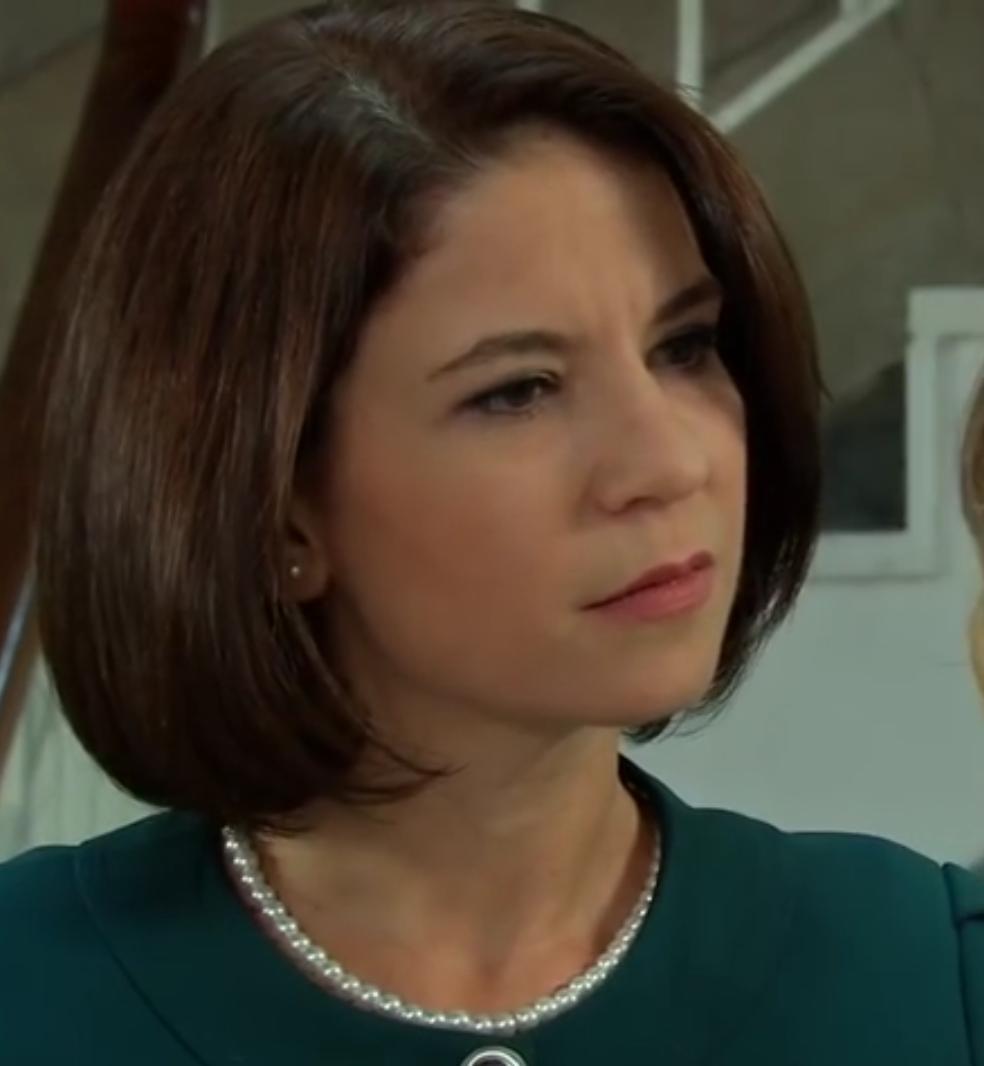 #efsaneyiunutursakkalbimizkurusun 
Biz kolayca kimseyi sevmeyiz,ama sevdiğimizi de söyledikmi kolay gözden çıkarmayız