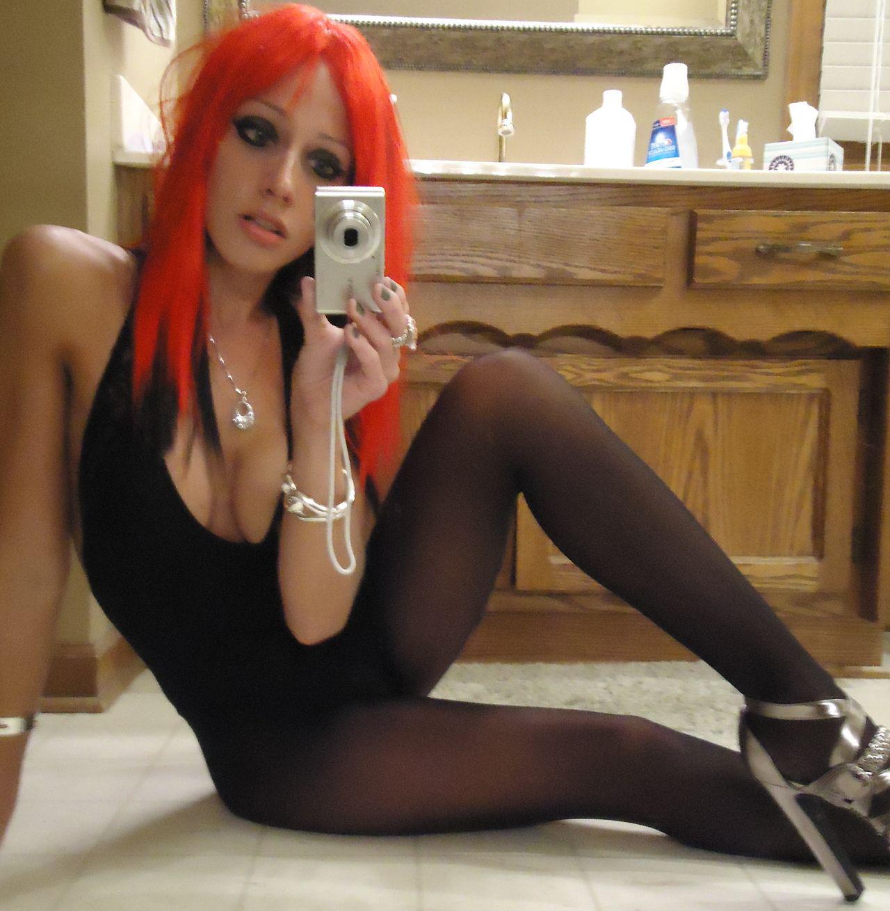 naked woman poses naked sexting sexy nacked girl play ps adult swim music