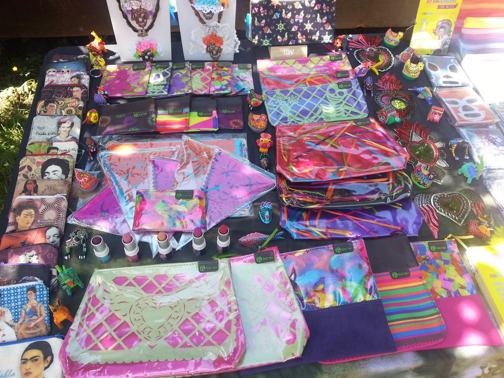 Ayquechulamex's tweet photo. @chefmarcocuervo @LaTienditaUK Sun is out! Mexican fashion is in the house! #calthorpeproject #yuruparidanzas http://t.co/qMWx19Ds9n