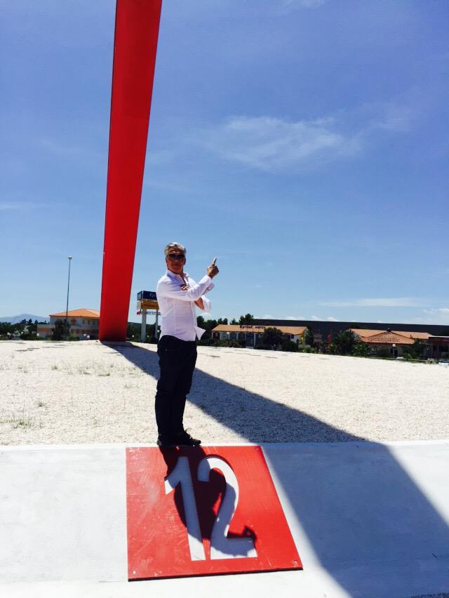 solart2_ma2f's tweet photo. Artist @Ma2f2 ready for the first #SummerSolstice #Solstice2015 #solart2
#IYL2015 #sculpture #art http://t.co/sQdhad5DTJ