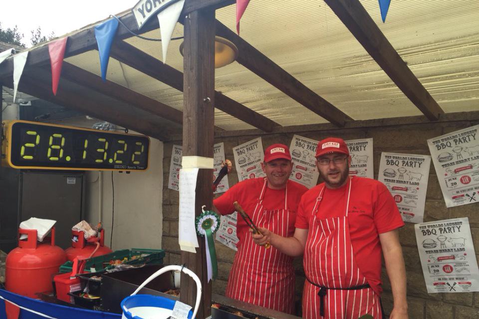 threemerrylads's tweet photo. #worldrecordbbq 1 hr to go from Barry and Dave. Loving it! http://t.co/0SYYiuU9xM