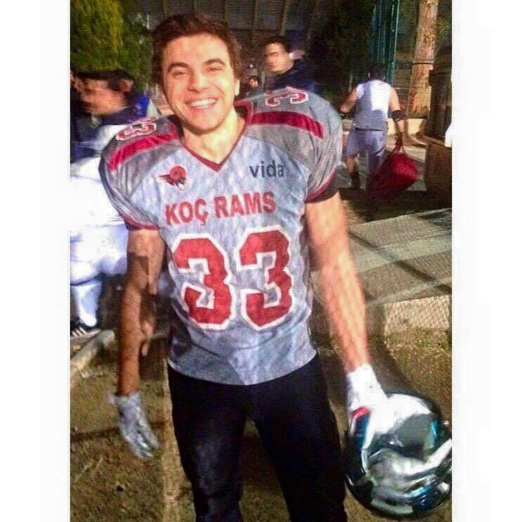 aibubears's tweet photo. Koç Rams Amerikan Futbol Takımı'ndan Doğancan kardeşimiz vefat etmiştir yakınlarına baş sağlığı dileriz #RIP #33 http://t.co/uC9MHh3yNp