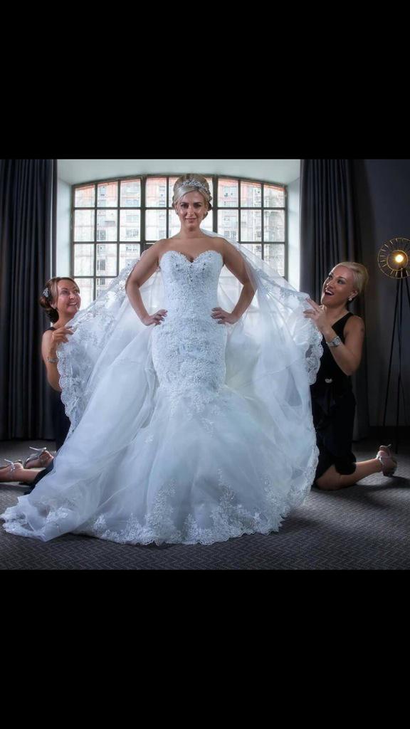 makeup_em's tweet image. Wow! Loving this powerful pic of our gorgeous #bride Kelly #makeup #MUA #Liverpool #wedding #bridesmaids