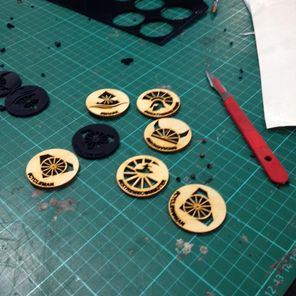 HannahMunr0's tweet image. Prototyping courtesy of @theMAKLab at #cyclehackgla #WetWeatherWarrior @WhatevaWeather