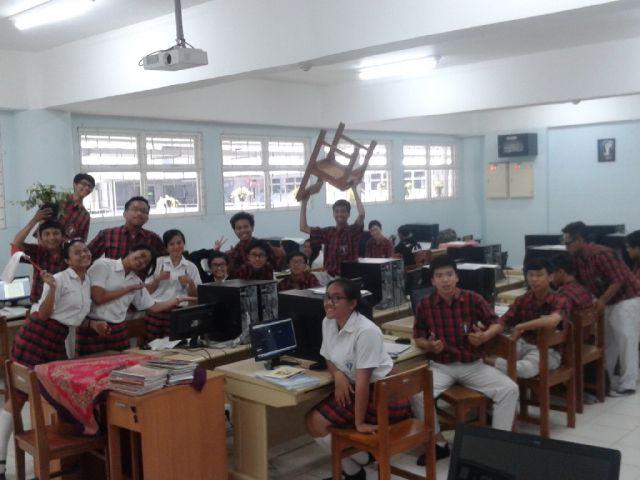 Retiforve's tweet photo. Dulu kelas 12 awal pulang sekolah kita mah nongkrongnya disini, anak rajin http://t.co/B5iiycue0b